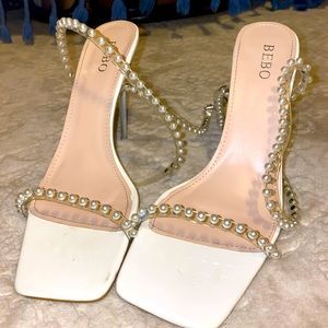 Cute white heels with pearls